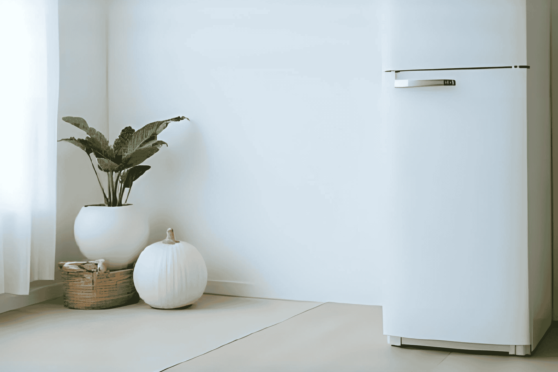 How to Handle a Leaking Refrigerator